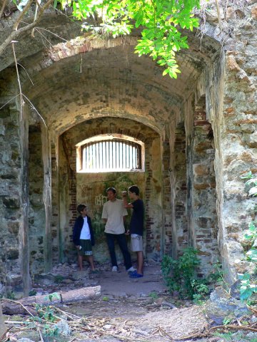 63- Dans les ruines du penitencier 